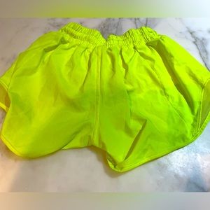 Lululemon Hotty Hot Shorts Size 4 Tall highlight Yellow